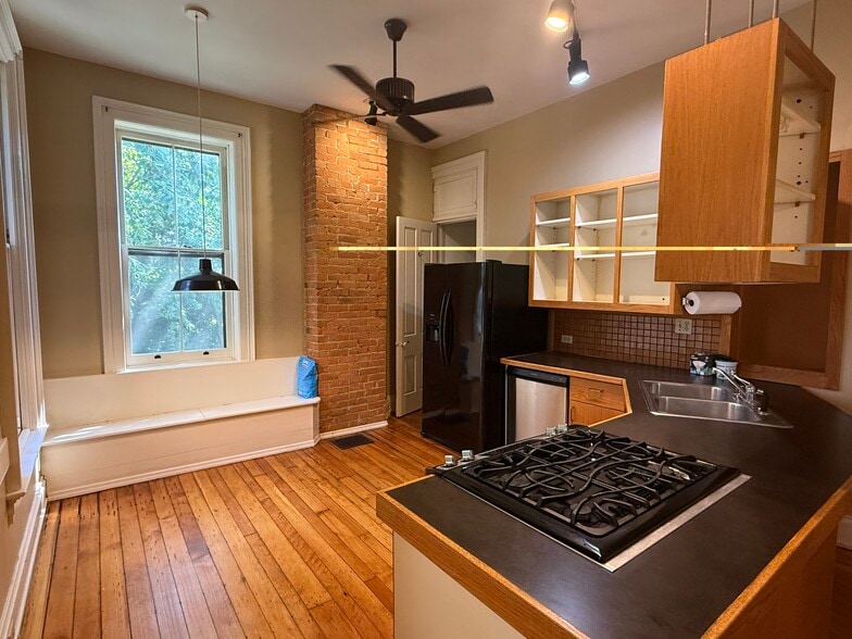 Kitchen - 2622 Moorman Ave