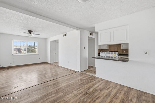 Building Photo - 8408 Reindeer Ave