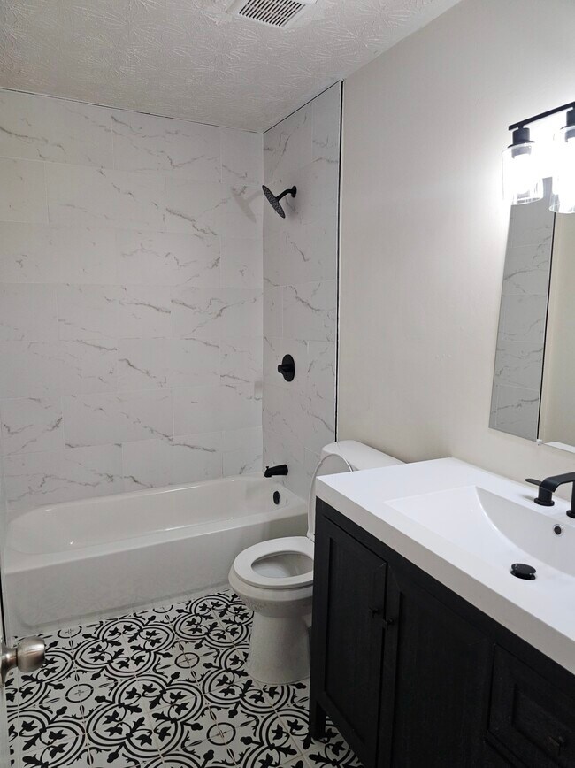 Building Photo - 490 S Jeff Davis Dr