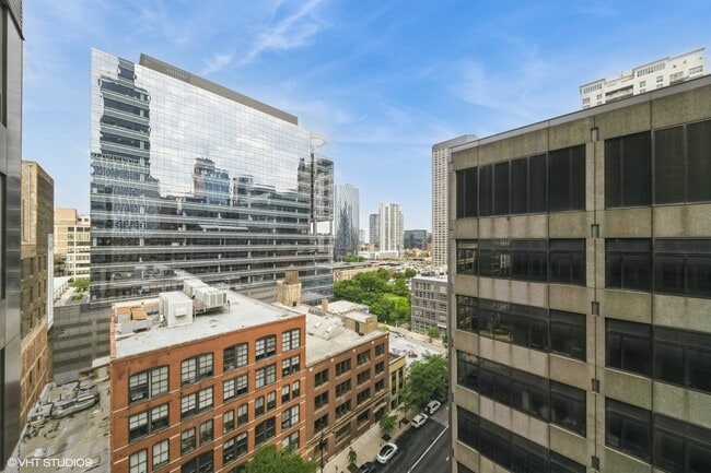 Building Photo - 565 W Quincy St
