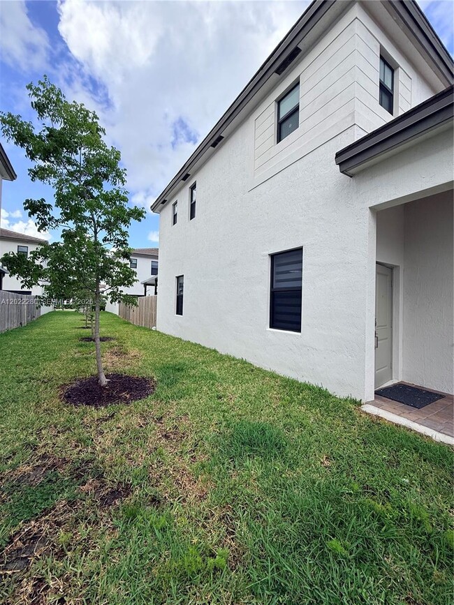 Building Photo - 12893 SW 232nd Ln