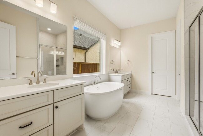 Building Photo - 4615 Bridgewood Dr