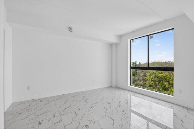 Building Photo - 350 W Hidden Valley Blvd