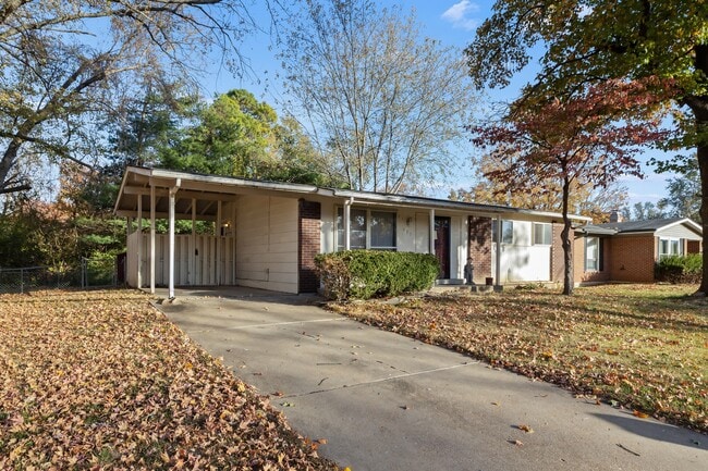 Building Photo - 695 Charvel Dr