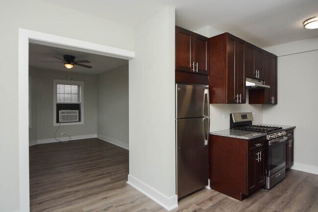 Building Photo - 728 St Johns Ave