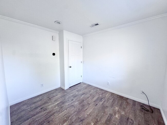 Building Photo - 71 W 750 N