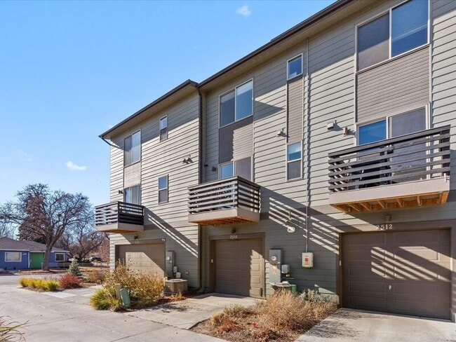 Building Photo - 2504 N Moline St