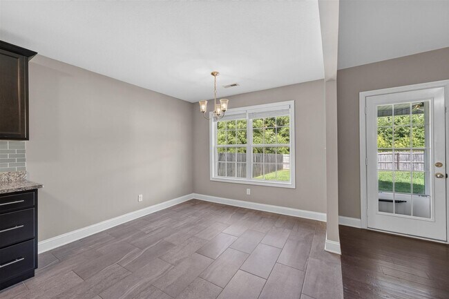 Building Photo - Pet Friendly Three Bedroom!
