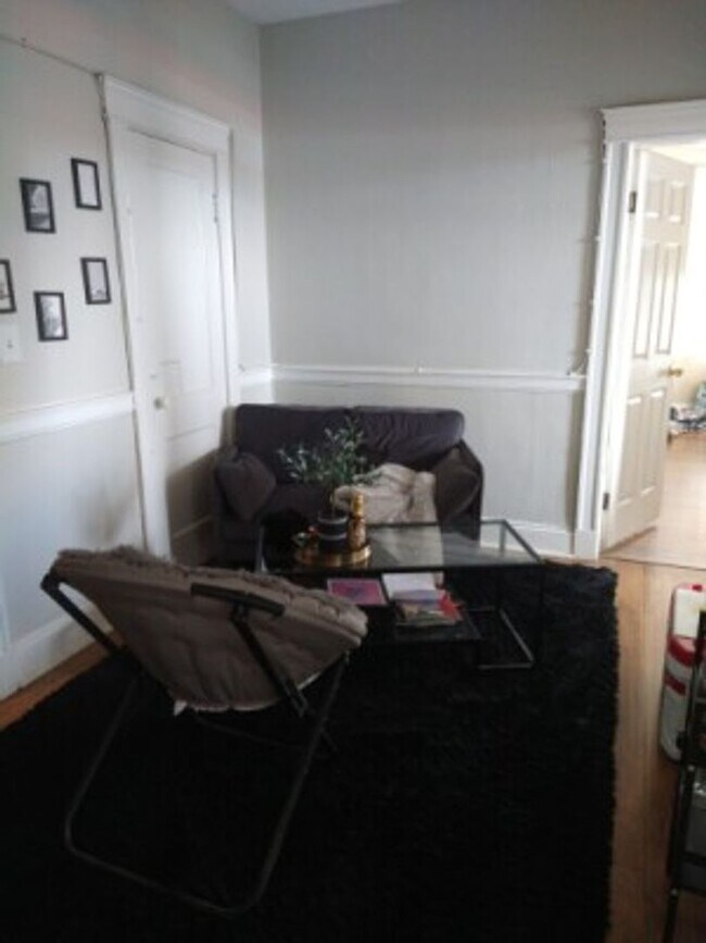 Building Photo - Allston 2 bedroom apartment - Available 6/1