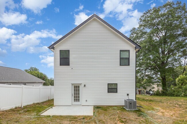 Building Photo - 3 bed 2.5 bath home in Gastonia