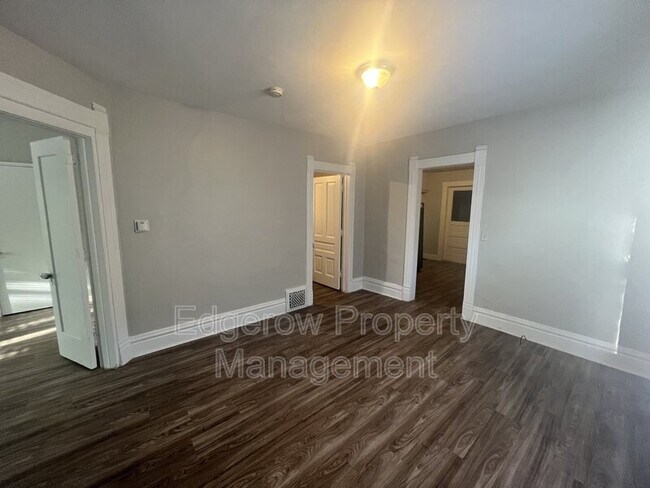 Building Photo - 839 Alpine Ave NW