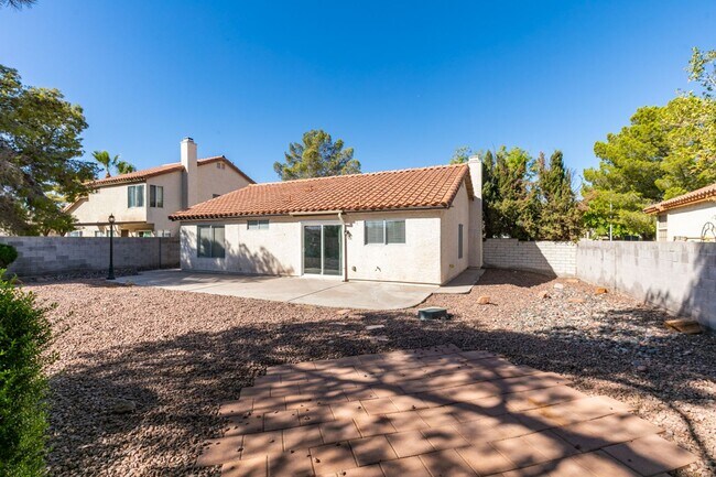 Building Photo - 8392 Gresham Dr