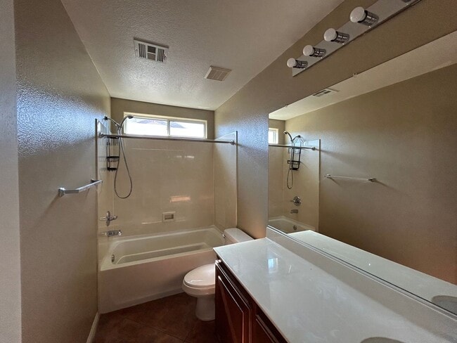 Building Photo - Great Henderson property