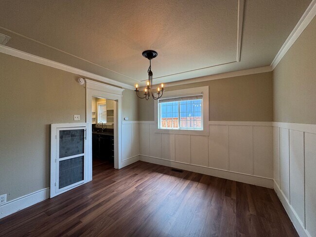 Building Photo - Very Nice 2 bedroom Point Defiance Cottage!
