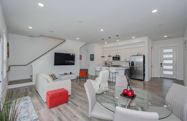 Building Photo - 970 Highland Sound Ln