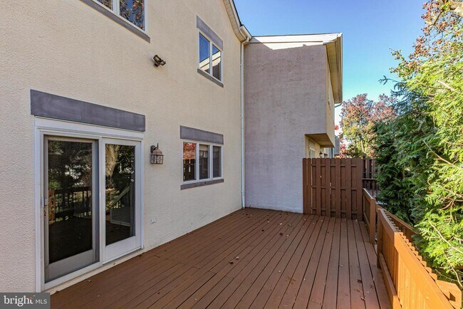 Building Photo - 11 Lexington Ct