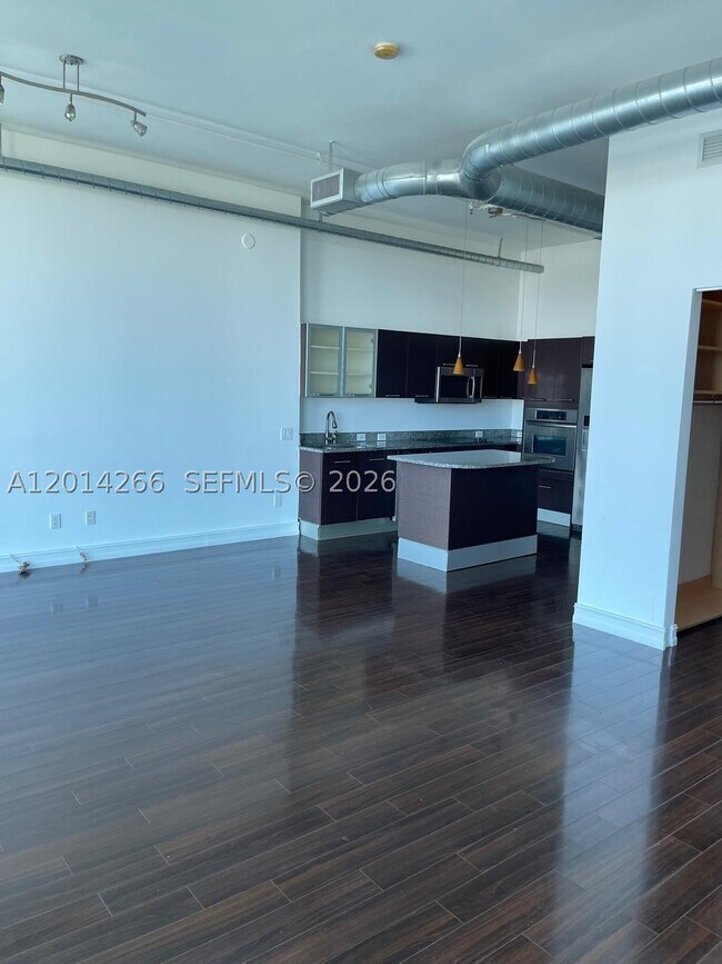 Building Photo - 3029 NE 188th St