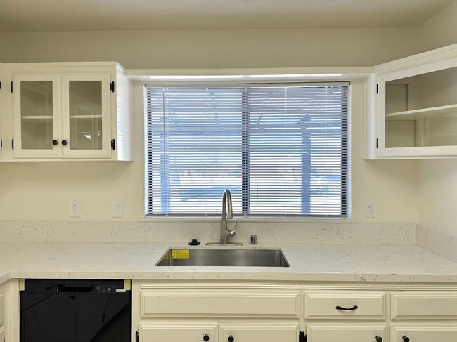 Building Photo - 18089 Capri St