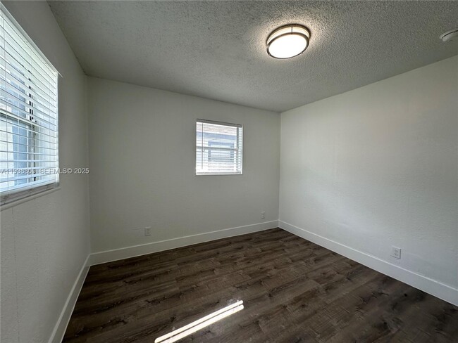 Building Photo - 116 NW 2nd Ave