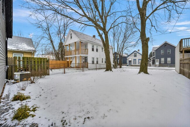 Building Photo - 839 Starkweather Ave
