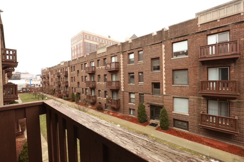 Building Photo - 3032 N Halsted St