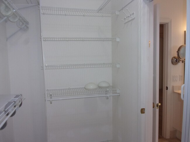 Building Photo - 512 Boxwood Pl