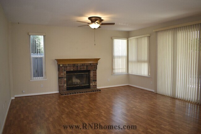 Building Photo - 2400 Carr Ct