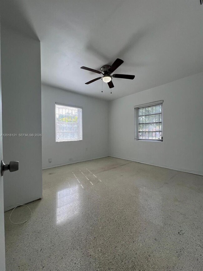 Building Photo - 301 NW 35th Ave