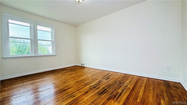 Building Photo - 1553 Whitney Ave
