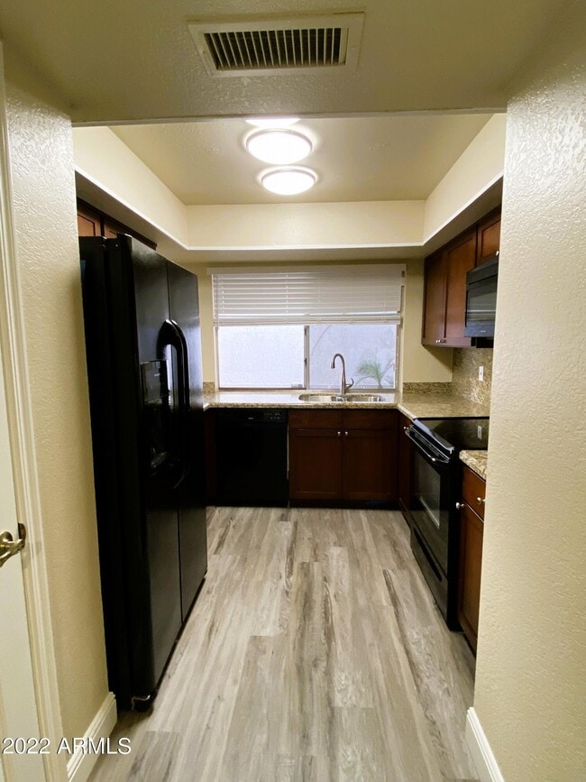 Building Photo - 11049 N 109th Way