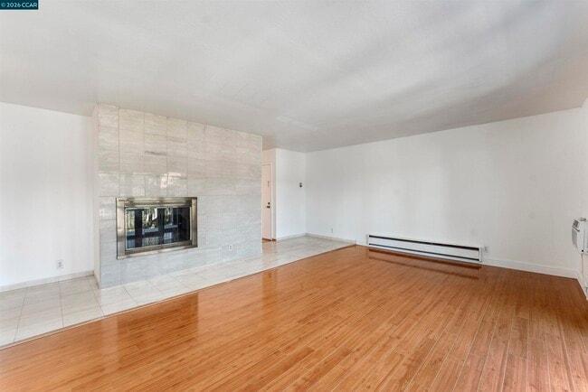 Building Photo - 2091 Ascot Dr