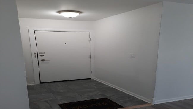 Building Photo - Spacious & Updated 2-Bed, 2-Bath Condo in ...