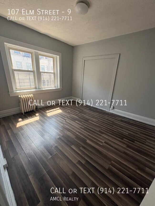 Building Photo - 107 Elm St