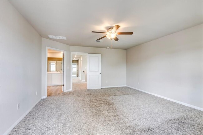 Building Photo - 218 Glass Mountains Wy