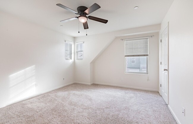 Building Photo - Clovis Loma Vista  3 Bedroom/2.5 Bath Home For Lease