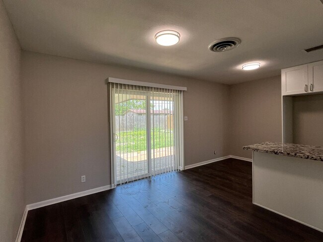Building Photo - Remodeled 3 Bedroom 2 Bath Home