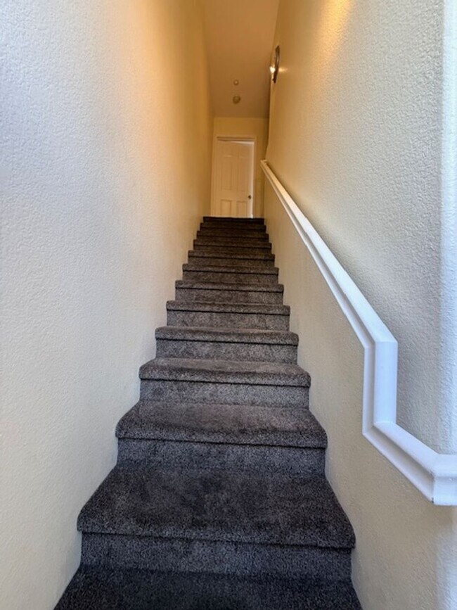 Building Photo - Eastlake Vistas condo available now