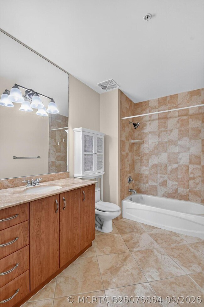 Building Photo - 403 S Sapodilla Ave