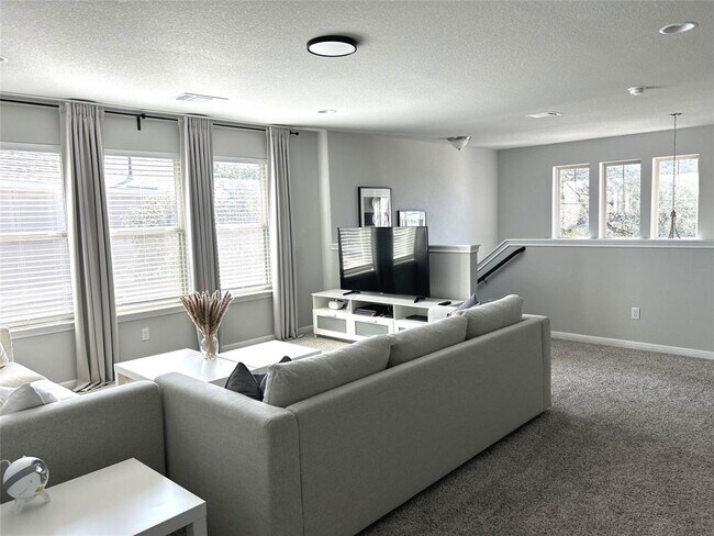 Building Photo - 700 Hays Hill Dr
