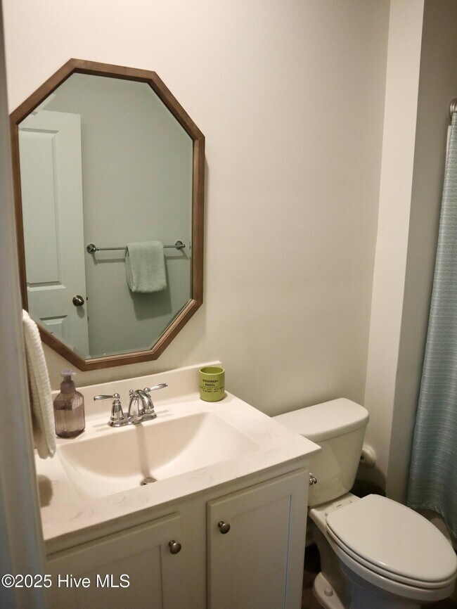 Building Photo - 404 Willet Ct