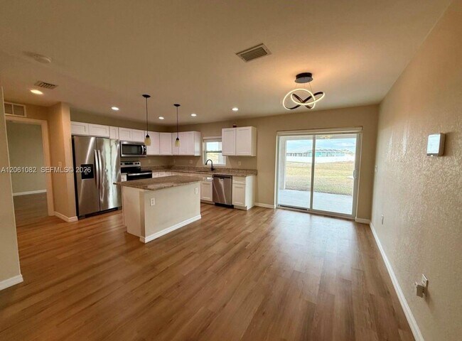 Building Photo - 7033 Waldo Cir