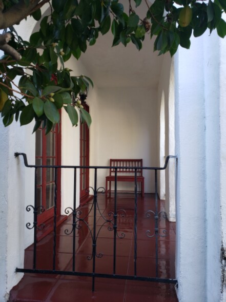 Building Photo - 1104 E California Ave
