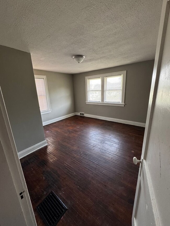 Building Photo - 1387 Briarwood Ave