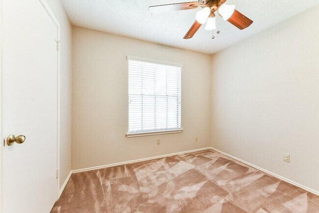 Building Photo - 1227 Hidden Canyon Rd