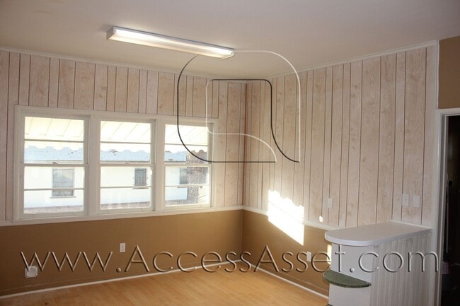 Building Photo - Charming 1 Bed/1 Bath Bottom Unit In The H...