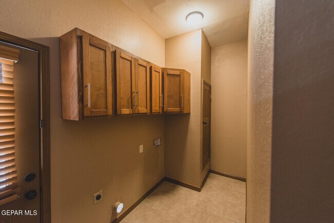 Building Photo - 326 Coates Dr