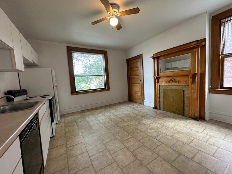 Building Photo - 4821 Centre Ave