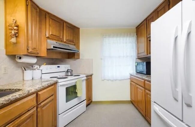 Building Photo - Spacious 4-Bedroom Home with Solar Panels in Richland