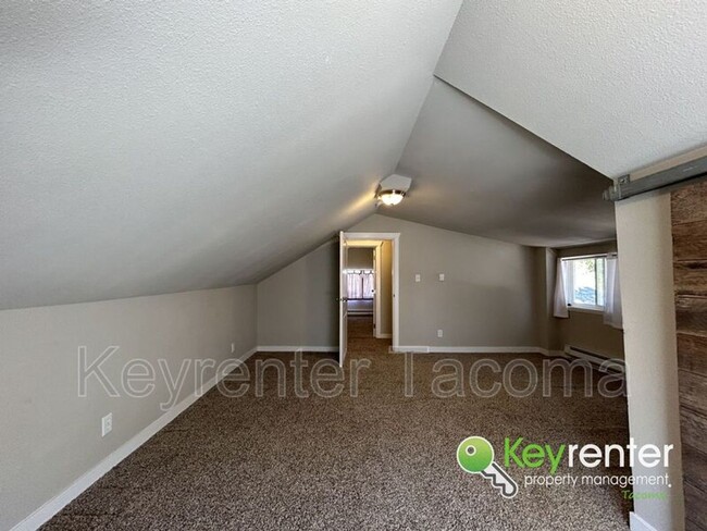 Building Photo - Captivating 3 Bed - 1 Bath Tacoma Home