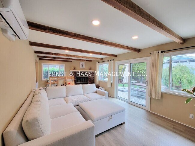 Building Photo - 2054 Pattiz Ave
